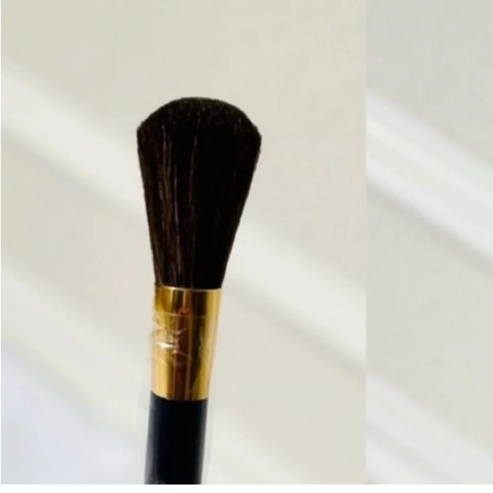🆕 No Tag. Estée Lauder Powder Brush. Part of seasonal collection.